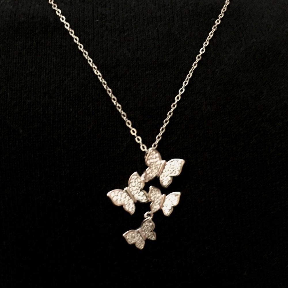 NWOT Silver Butterfly Necklace (Free gift pouch)